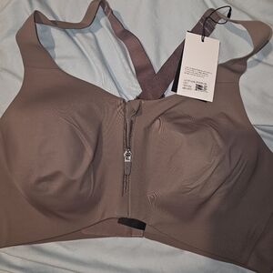 Knix Front Zip Catalyst Sports Bra.